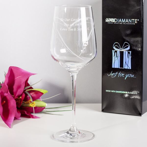 Engraved heart wine glass